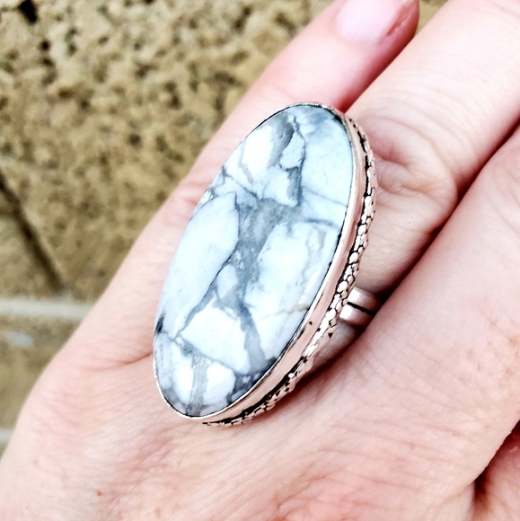 New Howlite 925 Silver Statement Ring. - Picture 3 of 12